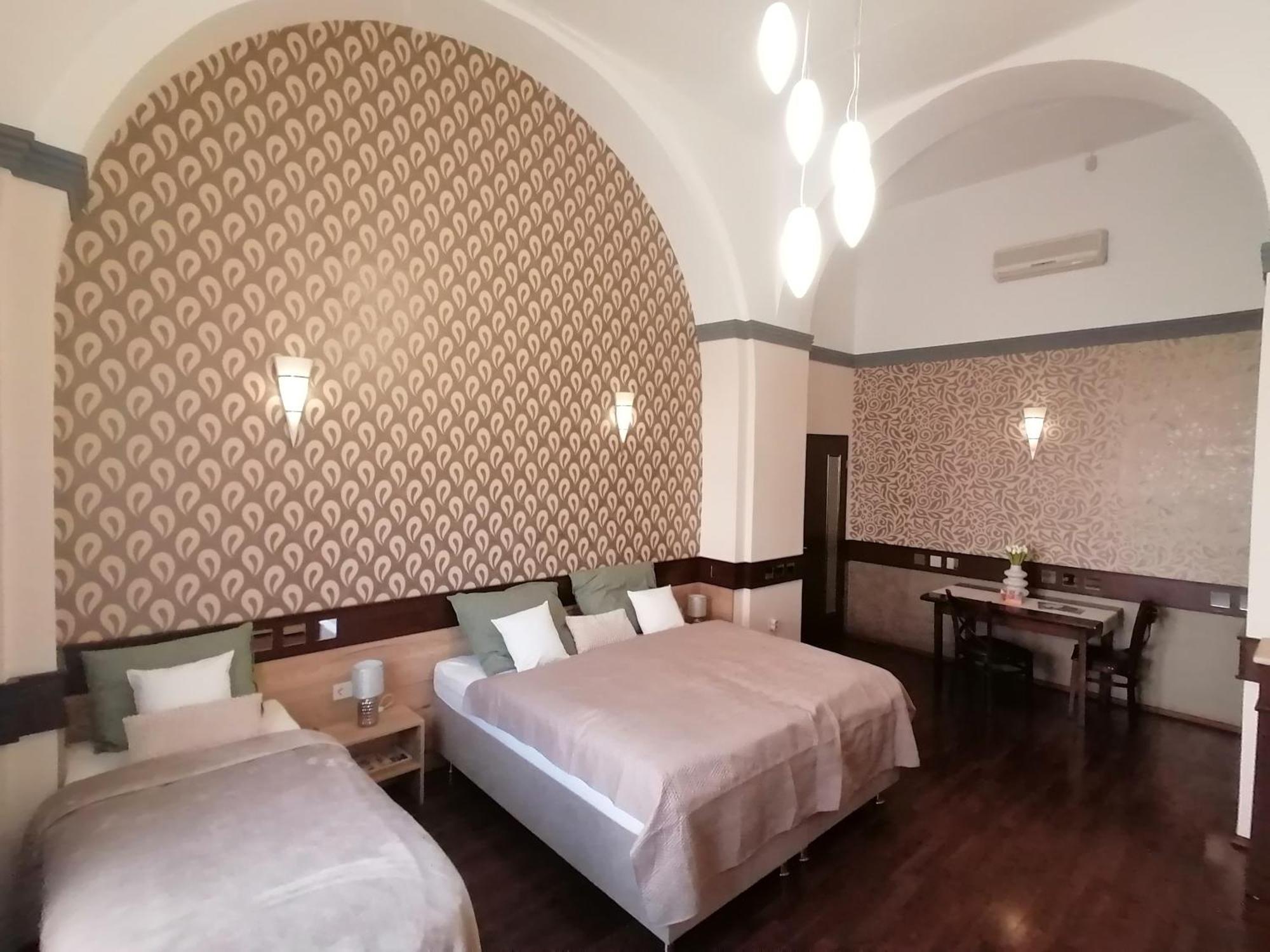 Mohacs Korona Apartman Exterior photo